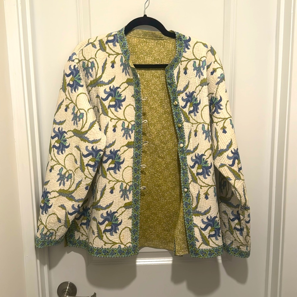 Woman’s reversible overlay jacket size M-L